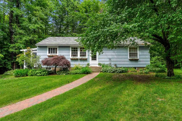 $439,000 | 13 Barnard Hill Road, Dunbarton, NH 03046