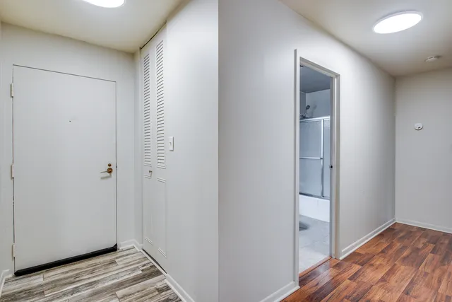 $1,900 | 1049 West Ogden Avenue, Unit 1112, Naperville, IL 60563