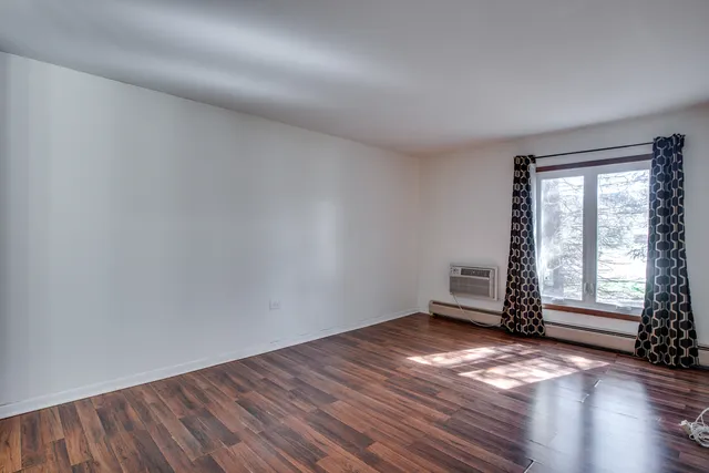 $1,900 | 1049 West Ogden Avenue, Unit 1112, Naperville, IL 60563