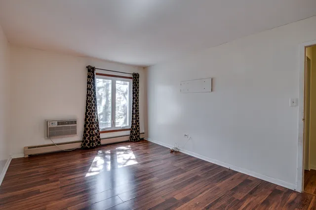 $1,900 | 1049 West Ogden Avenue, Unit 1112, Naperville, IL 60563