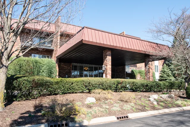 $1,900 | 1049 West Ogden Avenue, Unit 1112, Naperville, IL 60563