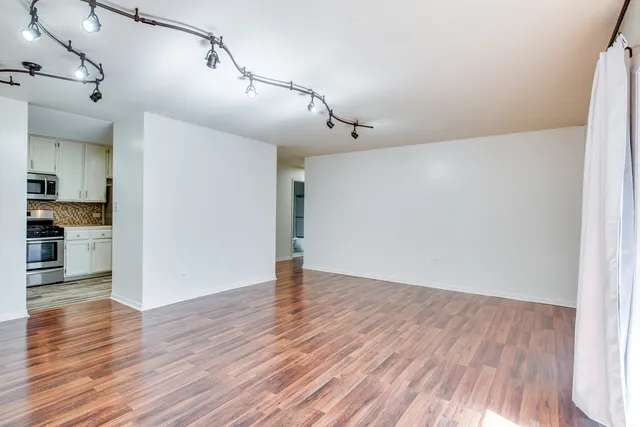 $1,900 | 1049 West Ogden Avenue, Unit 1112, Naperville, IL 60563