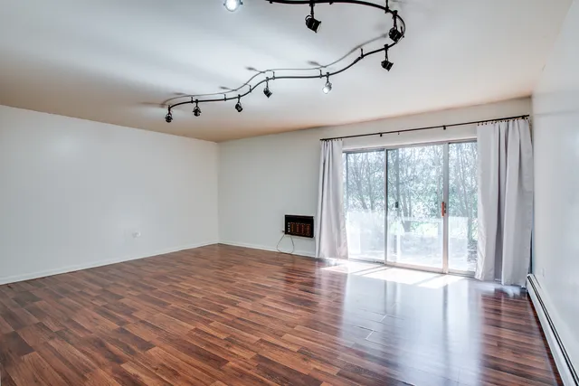 $1,900 | 1049 West Ogden Avenue, Unit 1112, Naperville, IL 60563