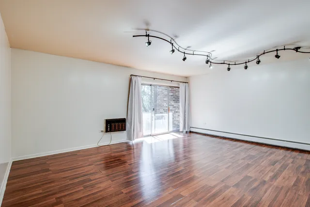 $1,900 | 1049 West Ogden Avenue, Unit 1112, Naperville, IL 60563