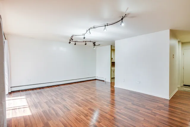 $1,900 | 1049 West Ogden Avenue, Unit 1112, Naperville, IL 60563