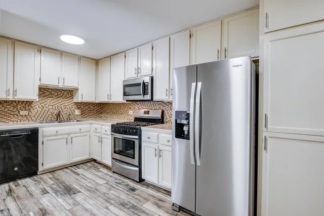 $1,900 | 1049 West Ogden Avenue, Unit 1112, Naperville, IL 60563