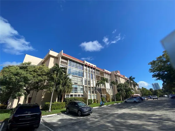 $1,950 | 2101 Atlantic Shores Boulevard, Unit 108, Hallandale Beach, FL 33009