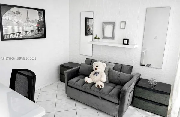 $1,950 | 2101 Atlantic Shores Boulevard, Unit 108, Hallandale Beach, FL 33009