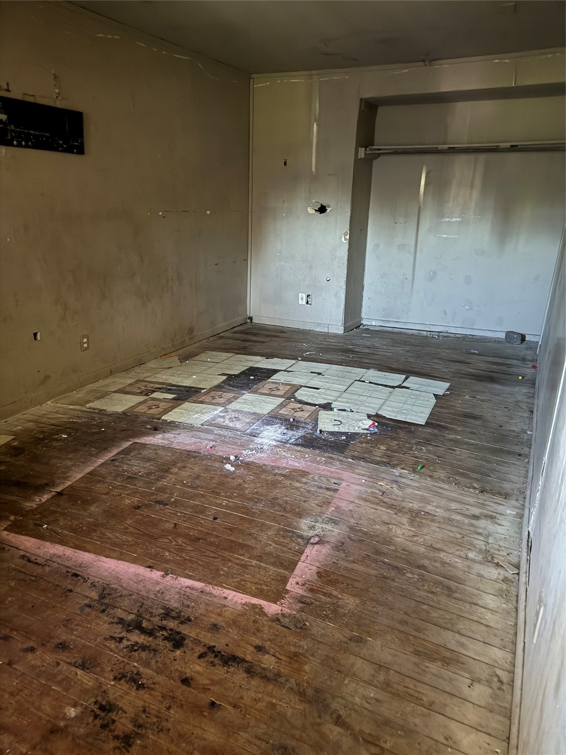 5325 Longmeadow Street Houston, TX 77033 - Photo 25 of 32 a view of a room with wooden floor