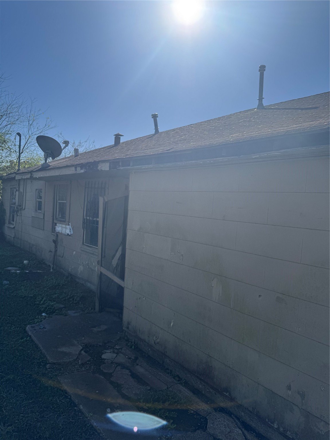 5325 Longmeadow Street Houston, TX 77033 - Photo 30 of 32 a view of a bathroom