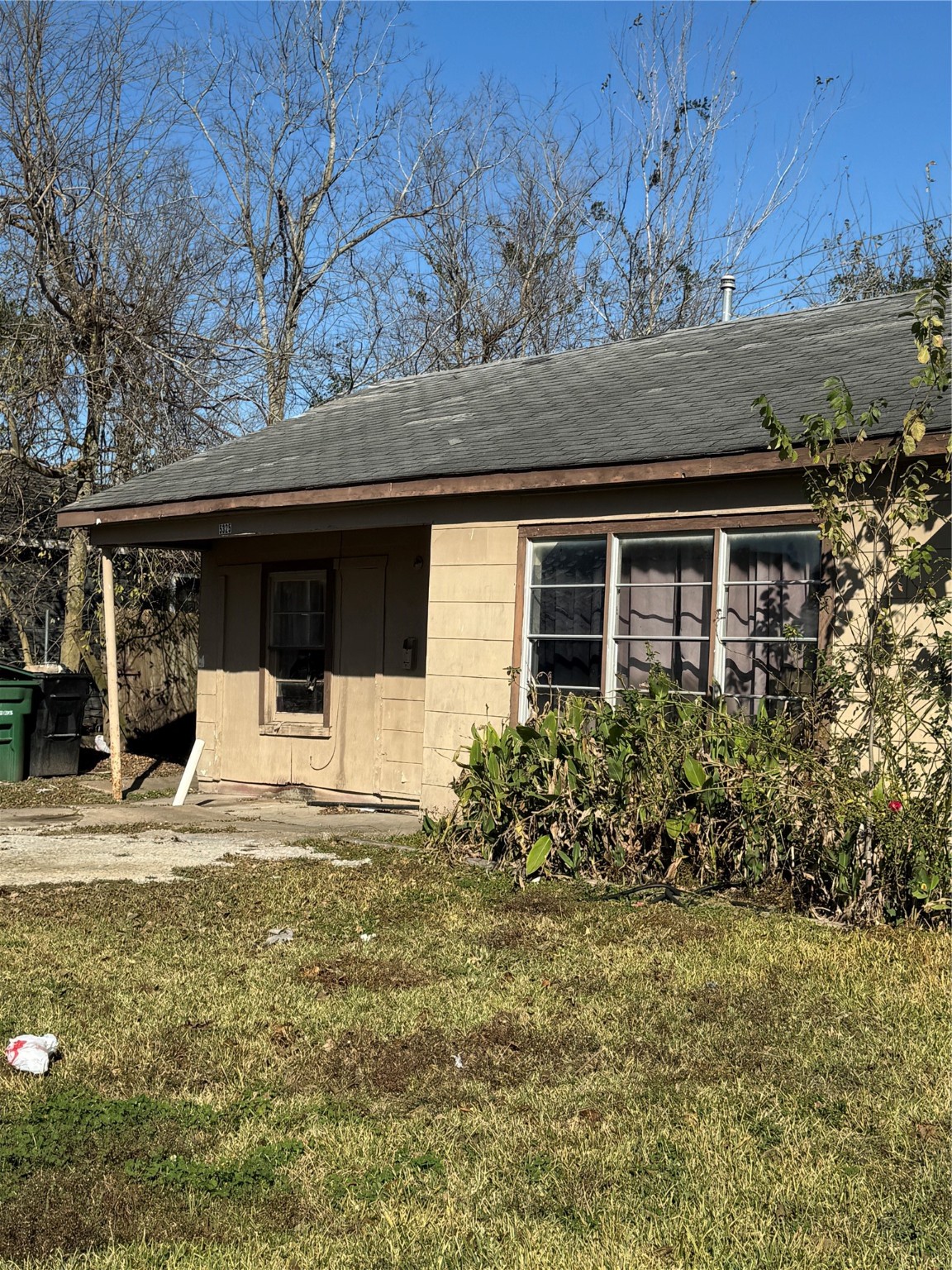 5325 Longmeadow Street Houston, TX 77033 - Photo 3 of 32 a house view with a garden space