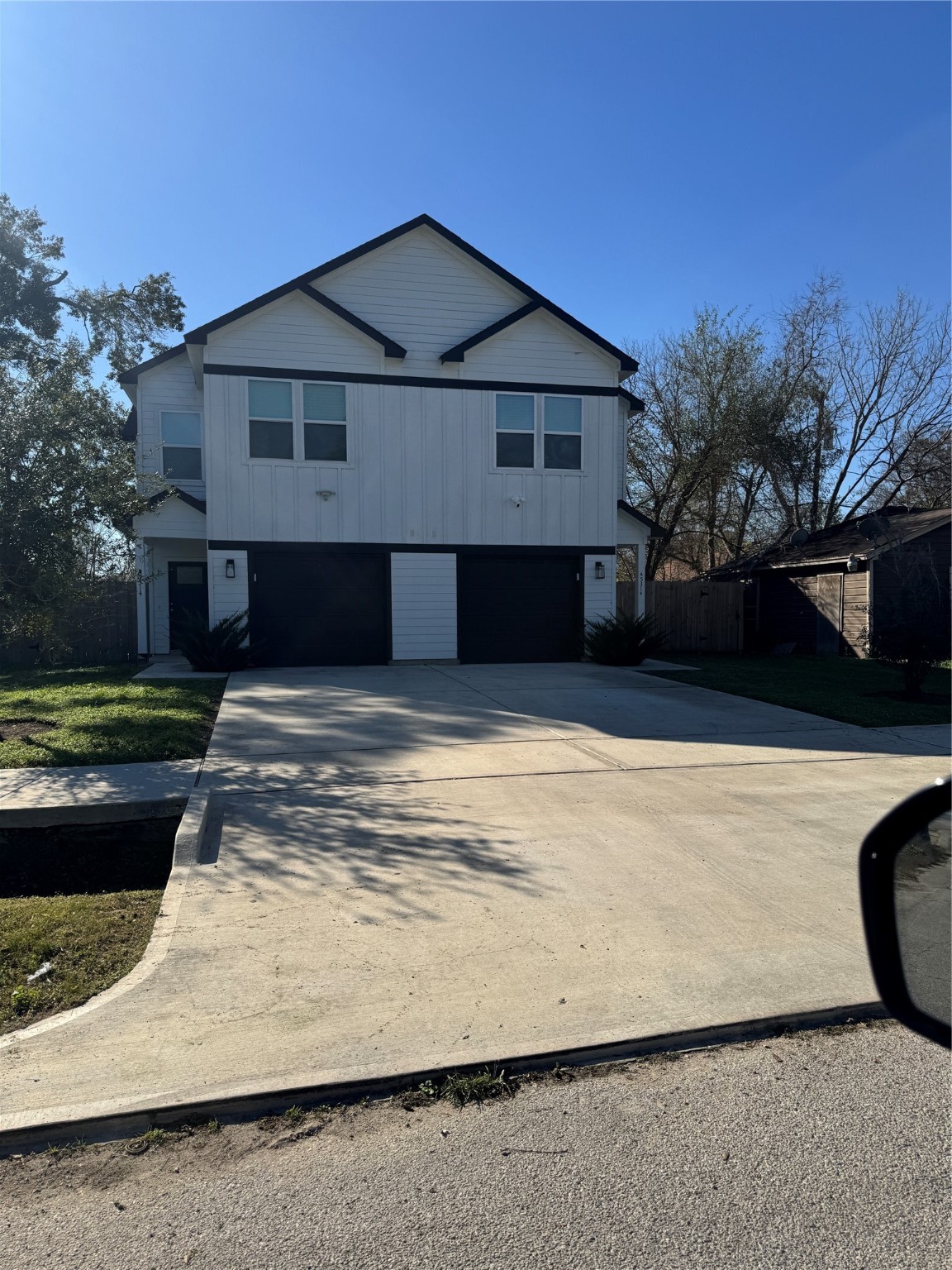 5325 Longmeadow Street Houston, TX 77033 - Photo 32 of 32 a front view of a house with a yard