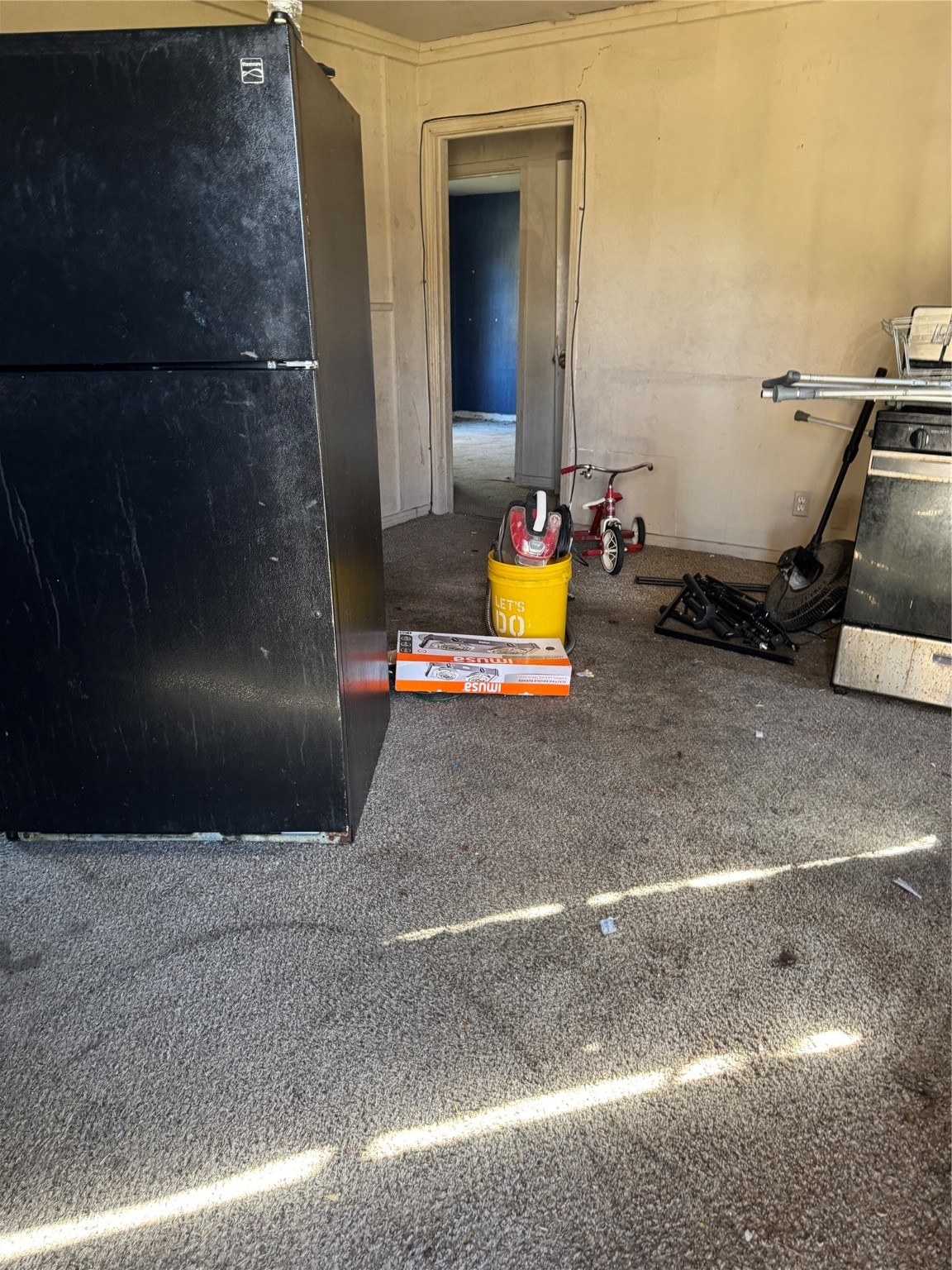 5325 Longmeadow Street Houston, TX 77033 - Photo 8 of 32 a view of a room with utility room