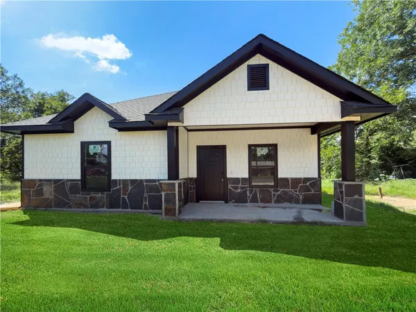 $215,000 | 1010 West 9th Street, Hearne, TX 77859