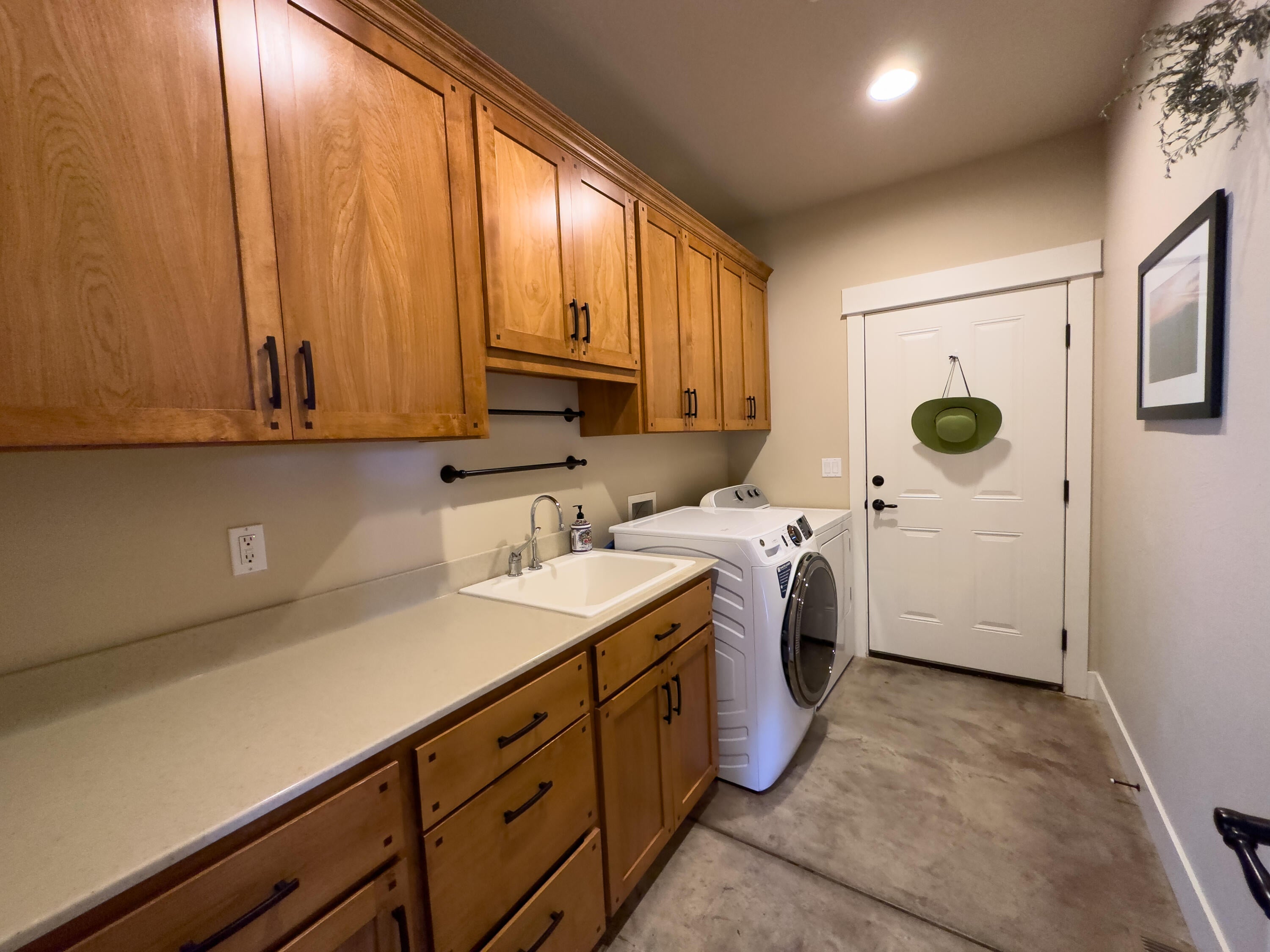 1101 Lithia Way Talent, OR 97540 - Photo 22 of 68 2024-01-30 12-10-35