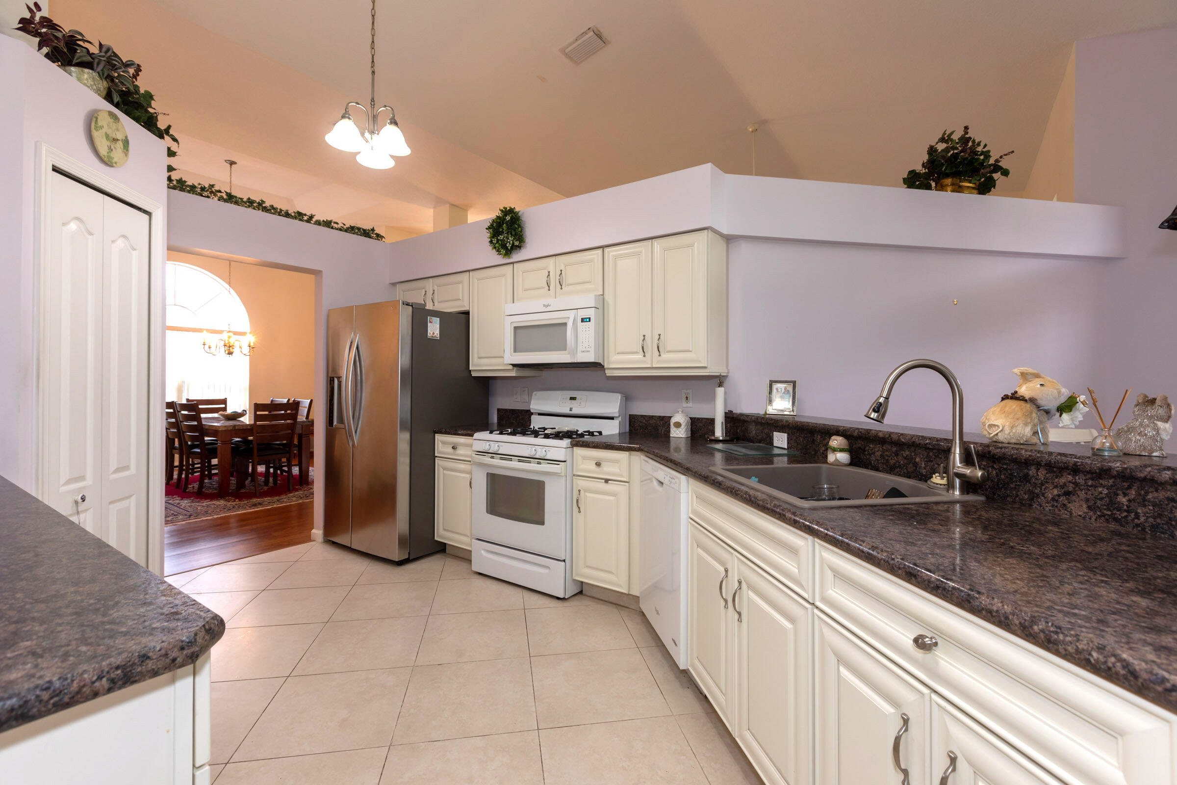 2031 Southeast Pyramid Road Port St. Lucie, FL 34952 - Photo 15 of 79 Kitchen