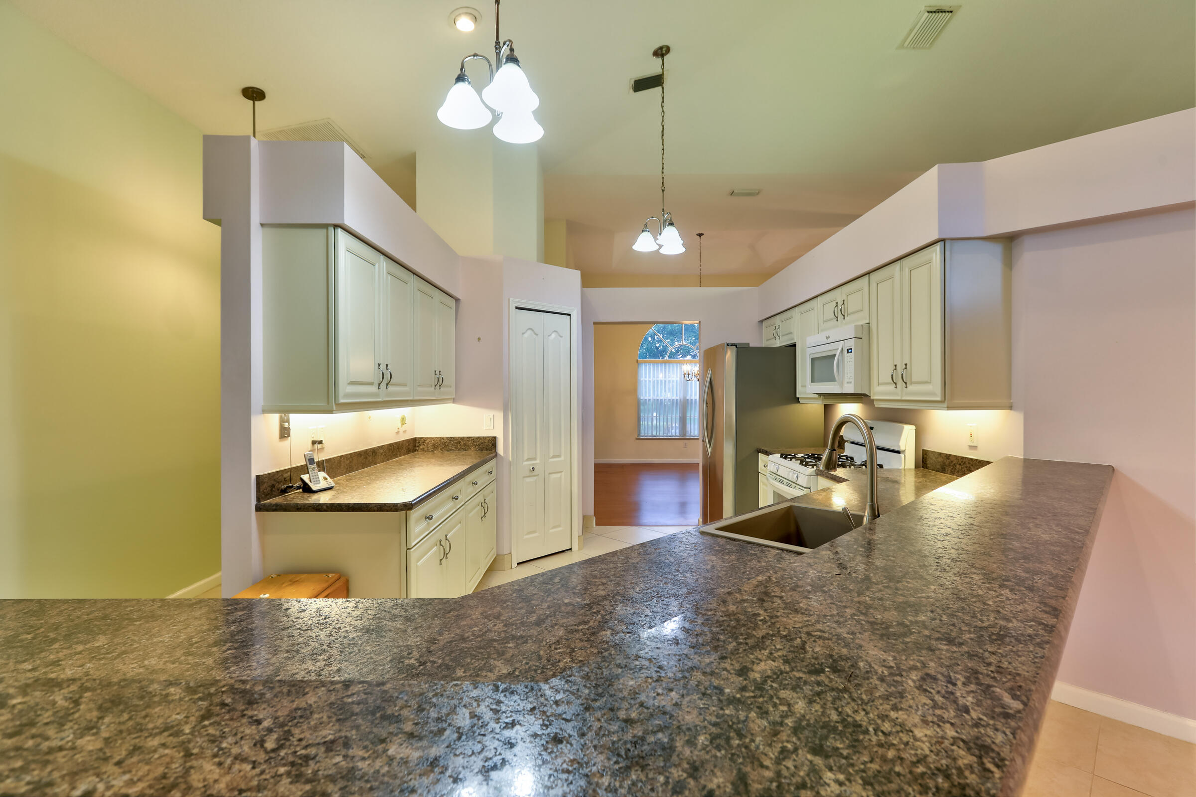 2031 Southeast Pyramid Road Port St. Lucie, FL 34952 - Photo 17 of 79 Kitchen