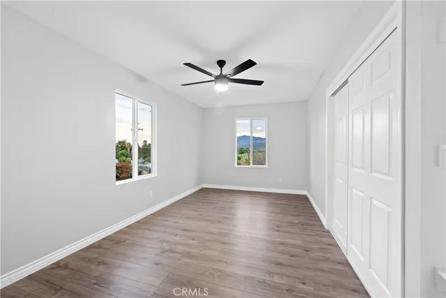 an empty room that has a window in it