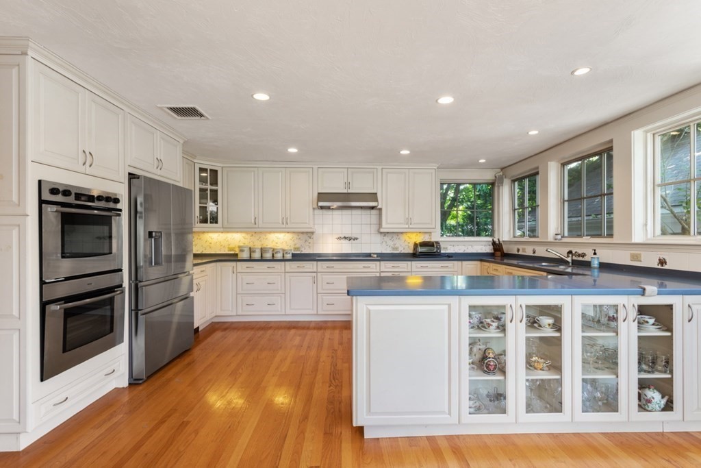 21 Foxcroft Road Winchester, MA 01890 - Photo 5 of 37 Gallery Image 5