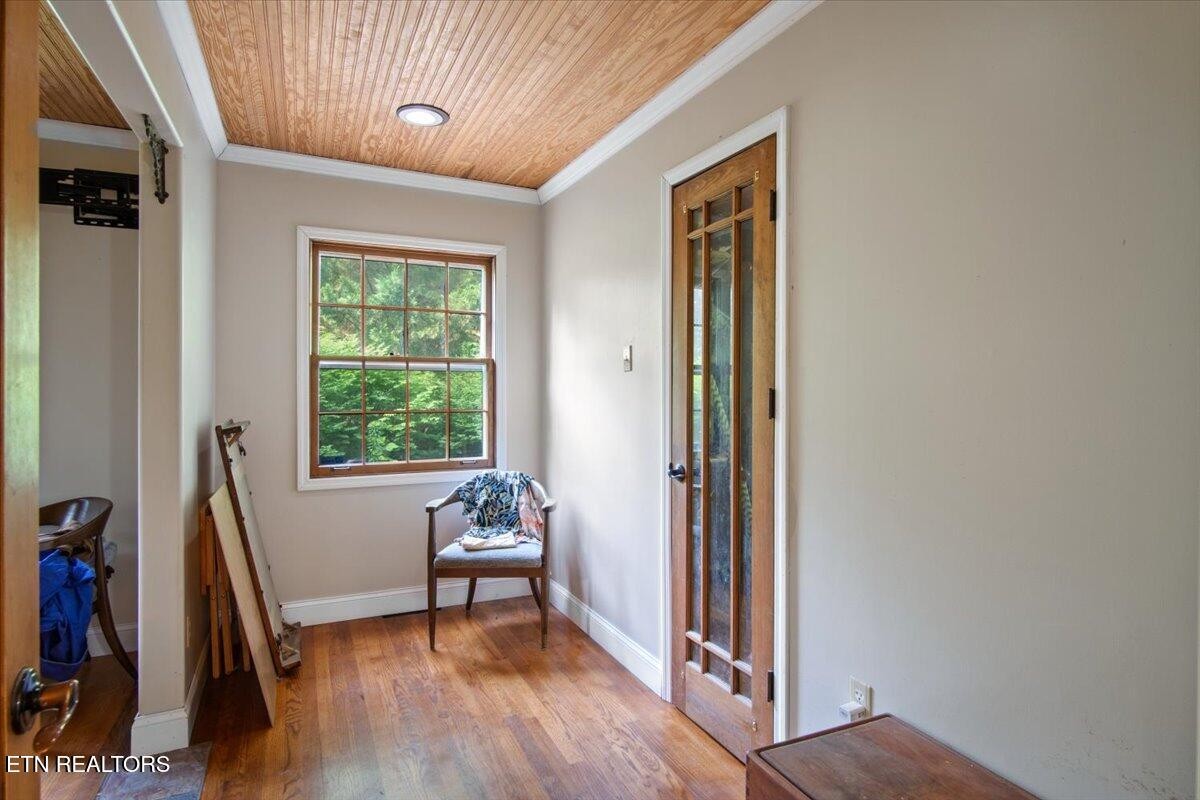 103 Baltimore Drive Oak Ridge, TN 37830 - Photo 19 of 45 a view of a livingroom with furniture and a window