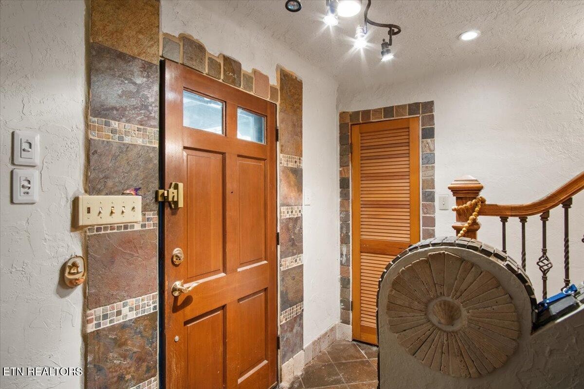 103 Baltimore Drive Oak Ridge, TN 37830 - Photo 4 of 45 a bathroom with a sink and a mirror