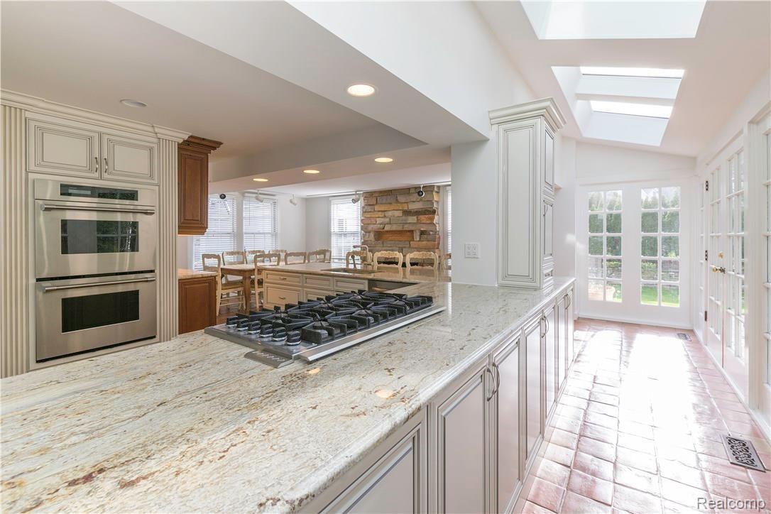 610 Linden Road Birmingham, MI 48009 - Photo 4 of 22 Beautiful New Kitchen