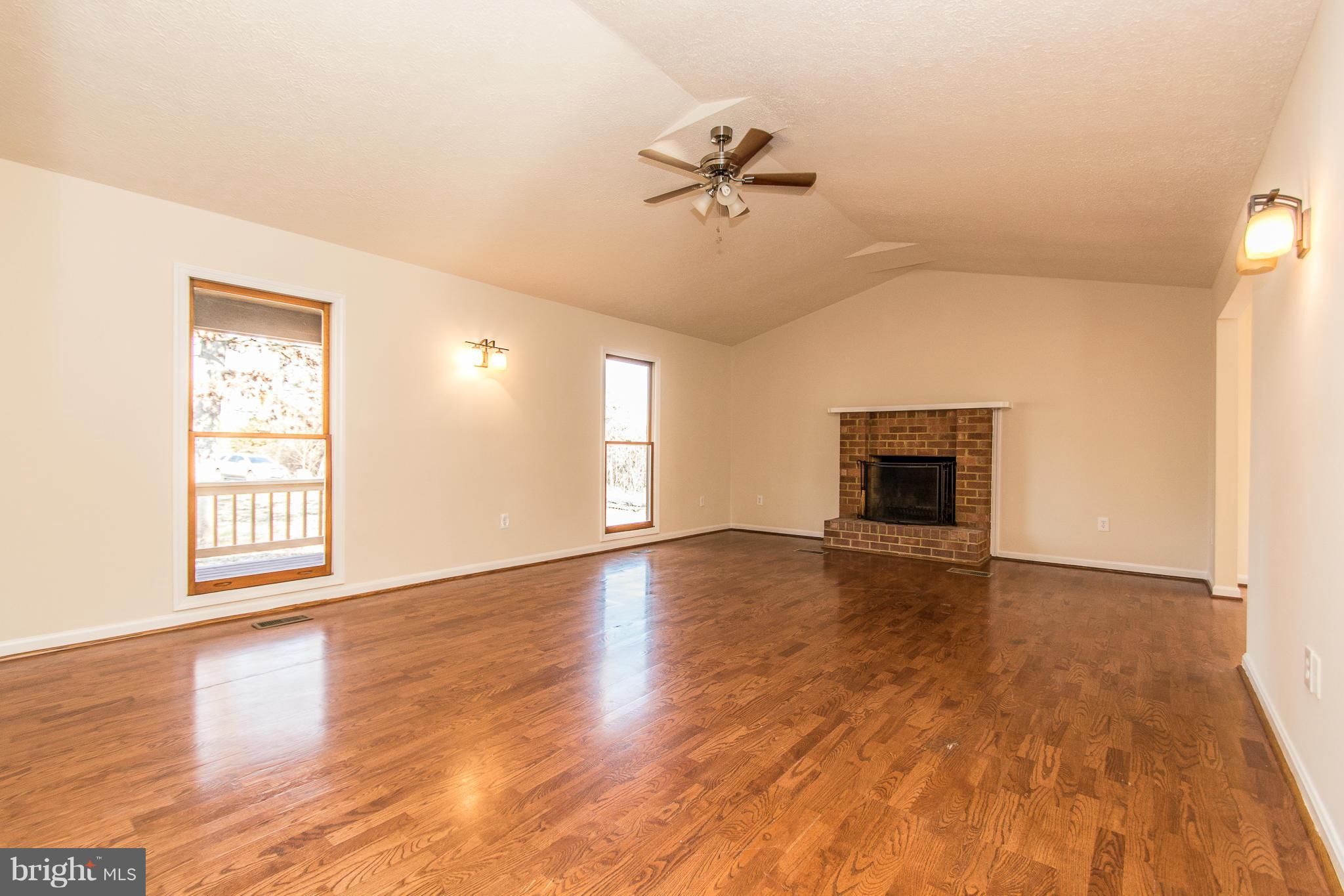 31238 Price Road Locust Grove, VA 22508 - Photo 4 of 30 Living Room