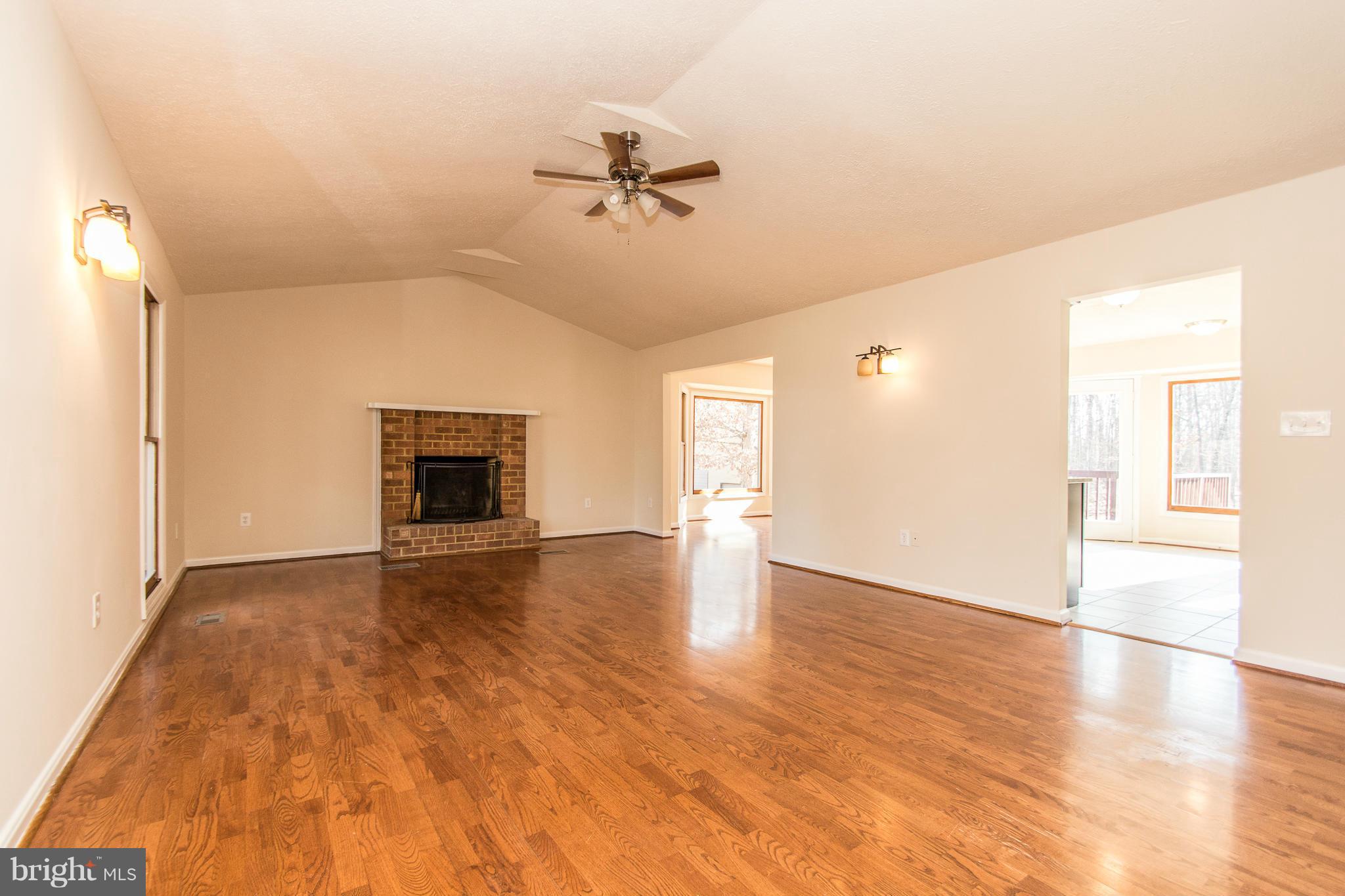 31238 Price Road Locust Grove, VA 22508 - Photo 5 of 30 Living Room