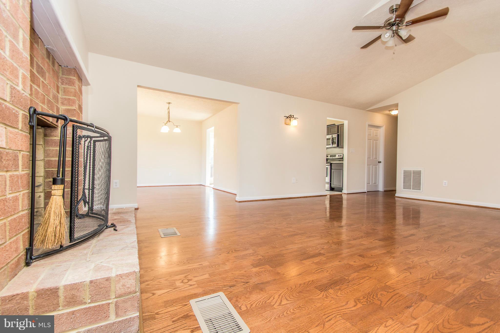 31238 Price Road Locust Grove, VA 22508 - Photo 6 of 30 Living Room