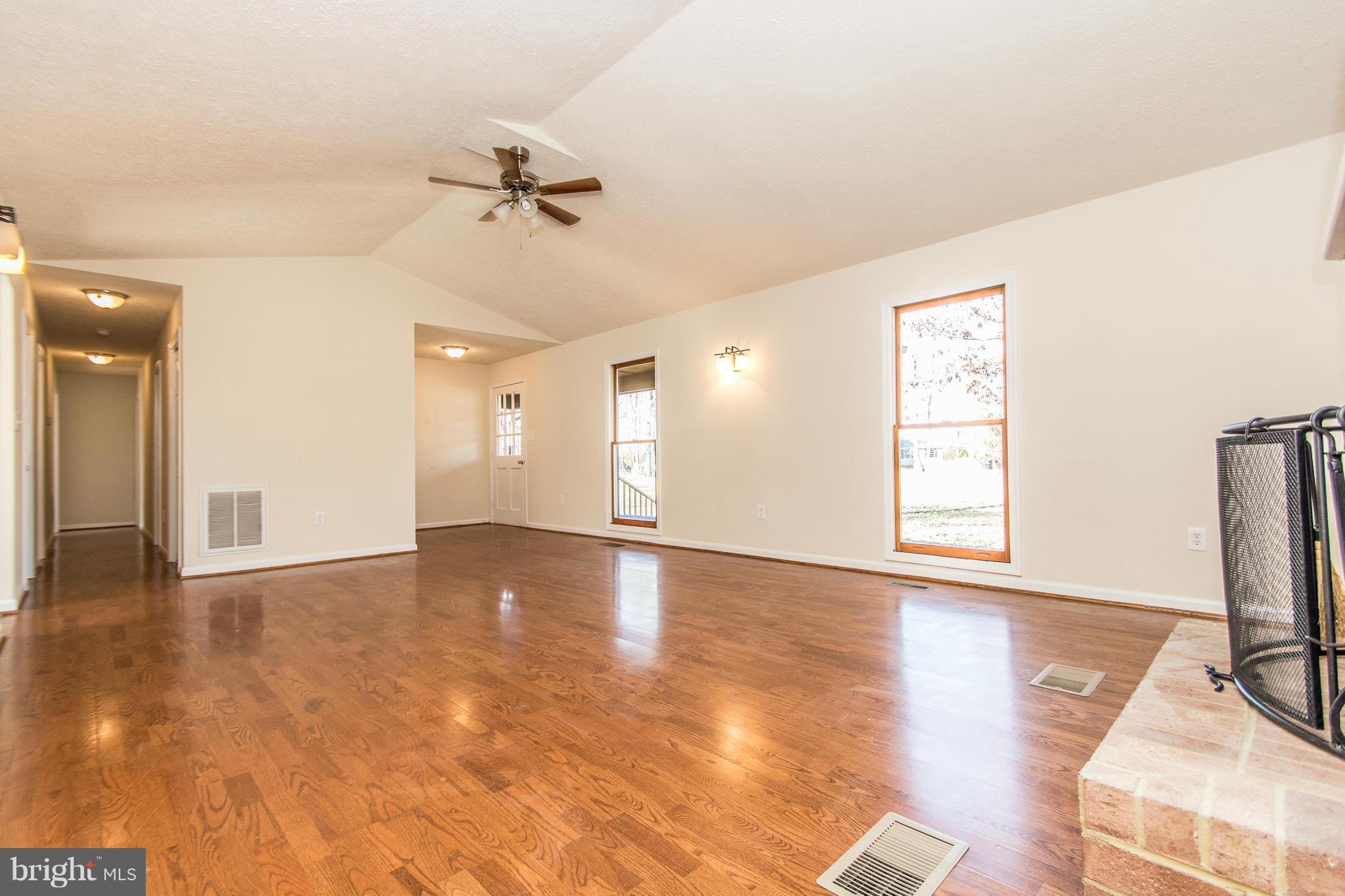 31238 Price Road Locust Grove, VA 22508 - Photo 7 of 30 Living Room