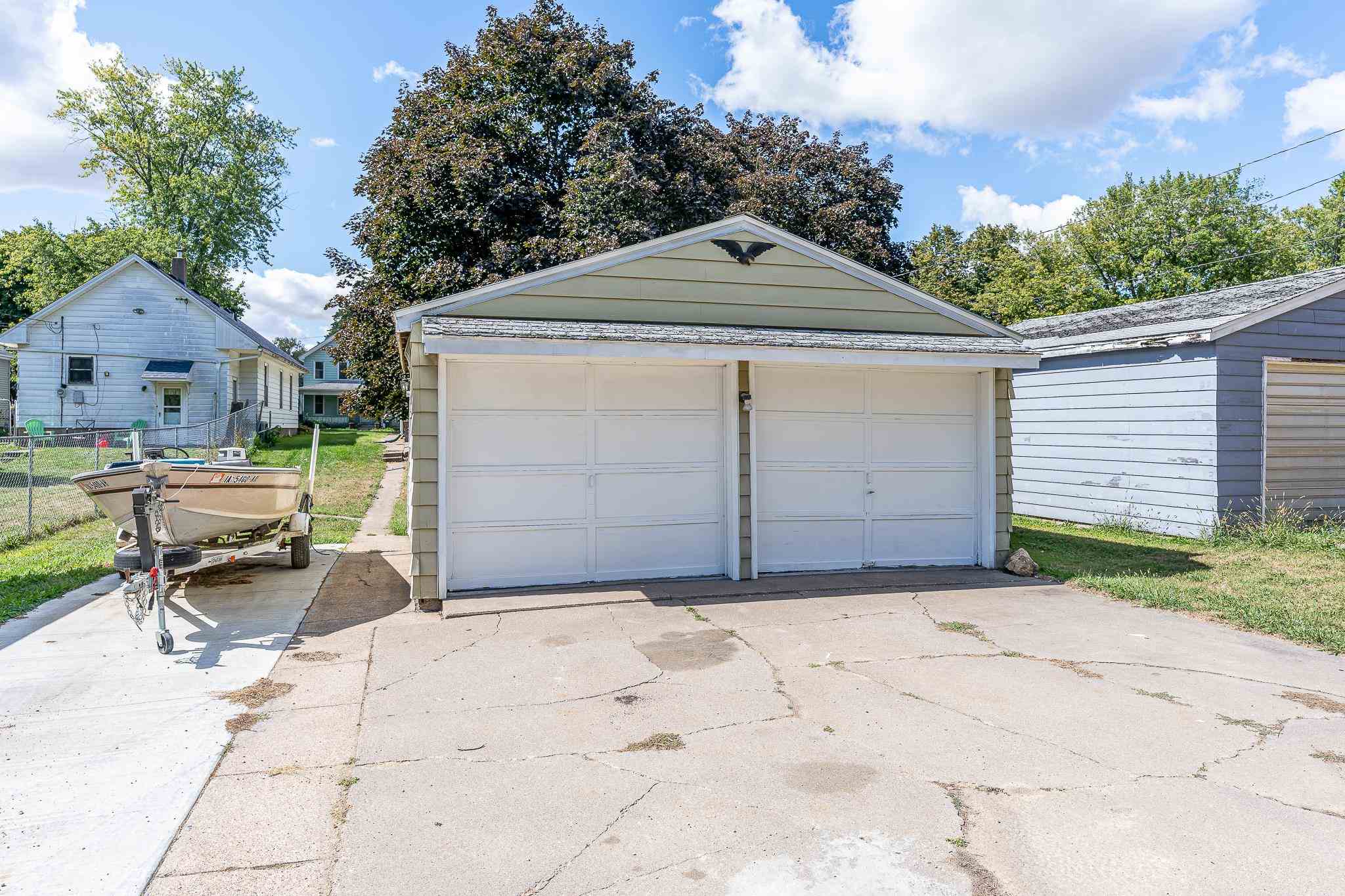 151 Fayette Street Clinton, IA 52732 - Photo 3 of 11 Gallery Image 3