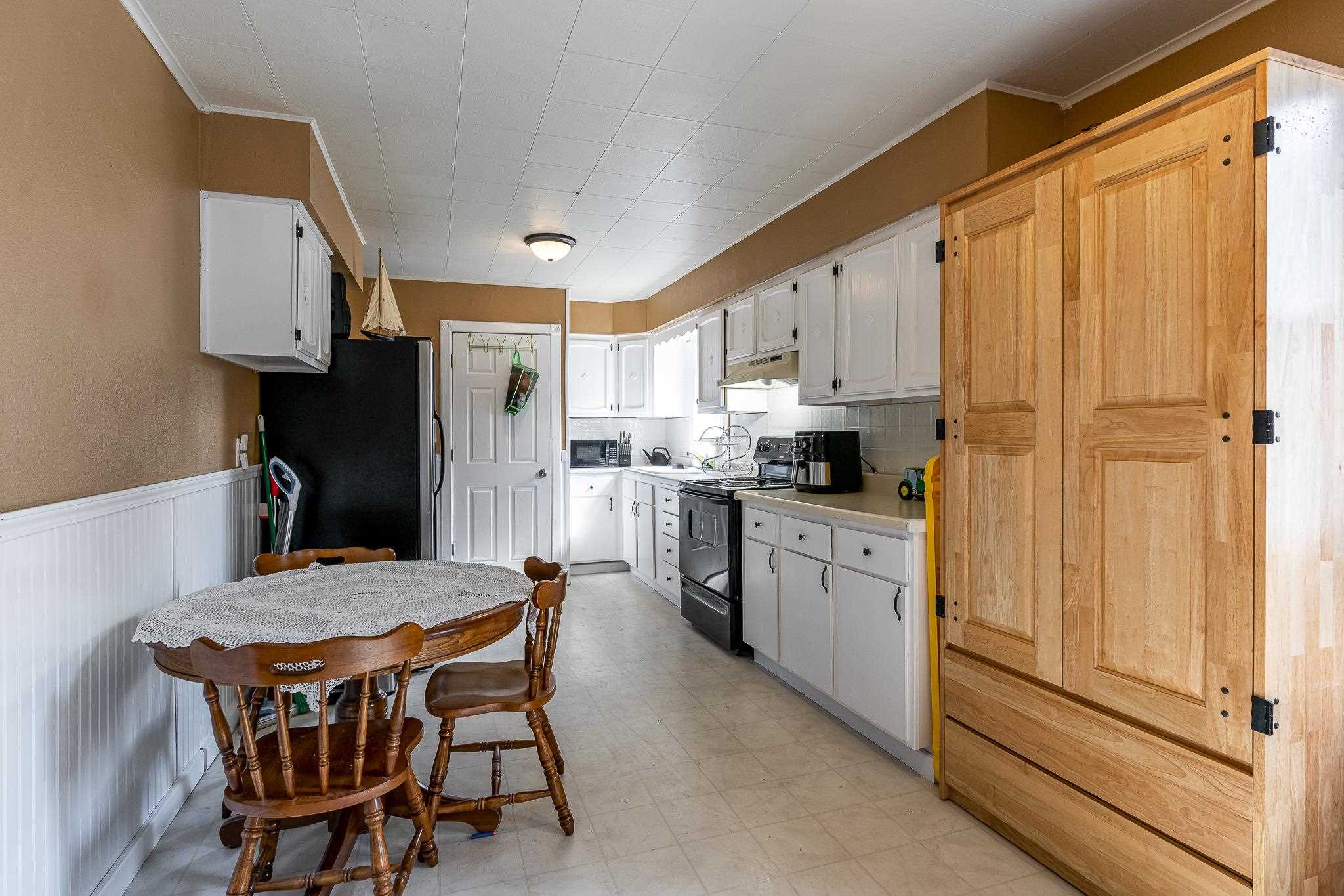 151 Fayette Street Clinton, IA 52732 - Photo 4 of 11 Gallery Image 4