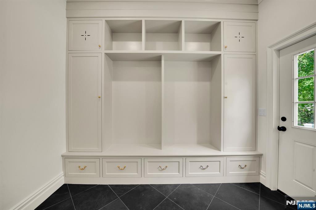 331 Martom Road Wyckoff, NJ 07481 - Photo 17 of 42 Gallery Image 17