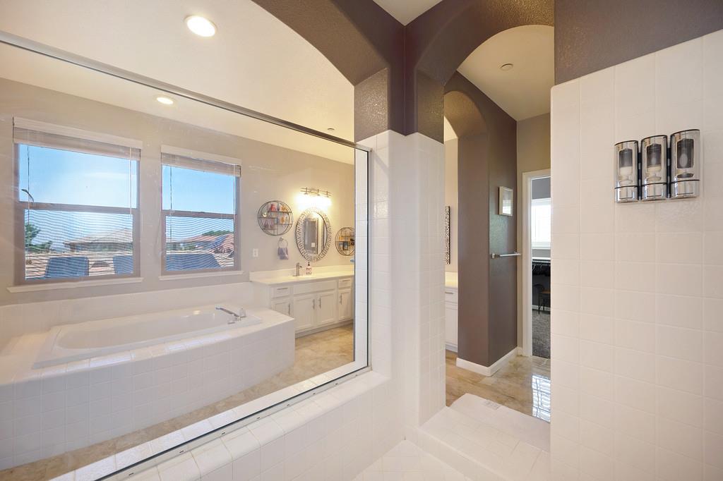 1721 Bella Circle Lincoln, CA 95648 - Photo 41 of 66 a bathroom with a bathtub and a shower