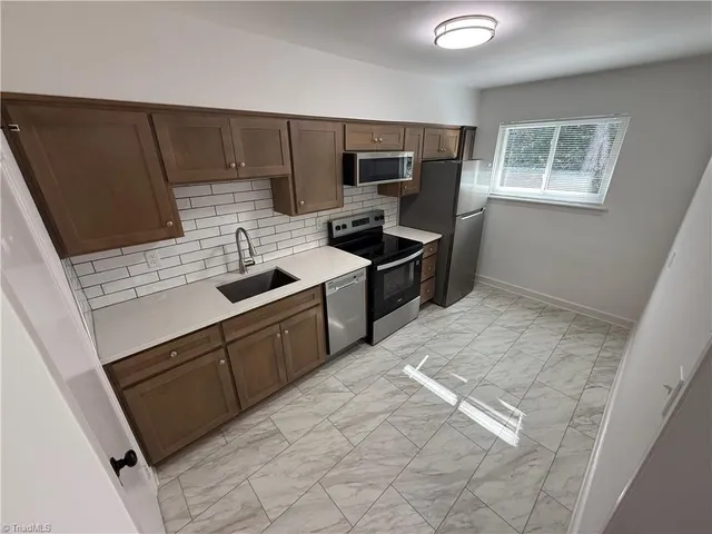 $925 | 220 North Hawthorne Road, Unit C, Winston-Salem, NC 27104