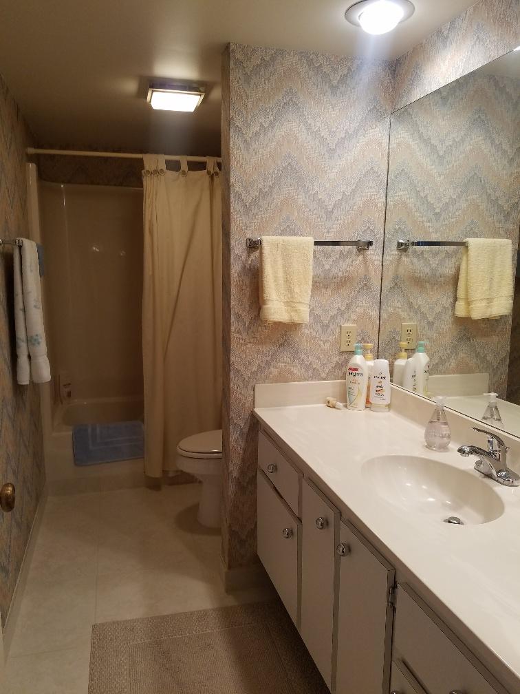 825 Center Street, Unit 35A Jupiter, FL 33458 - Photo 12 of 18 Guest Bath
