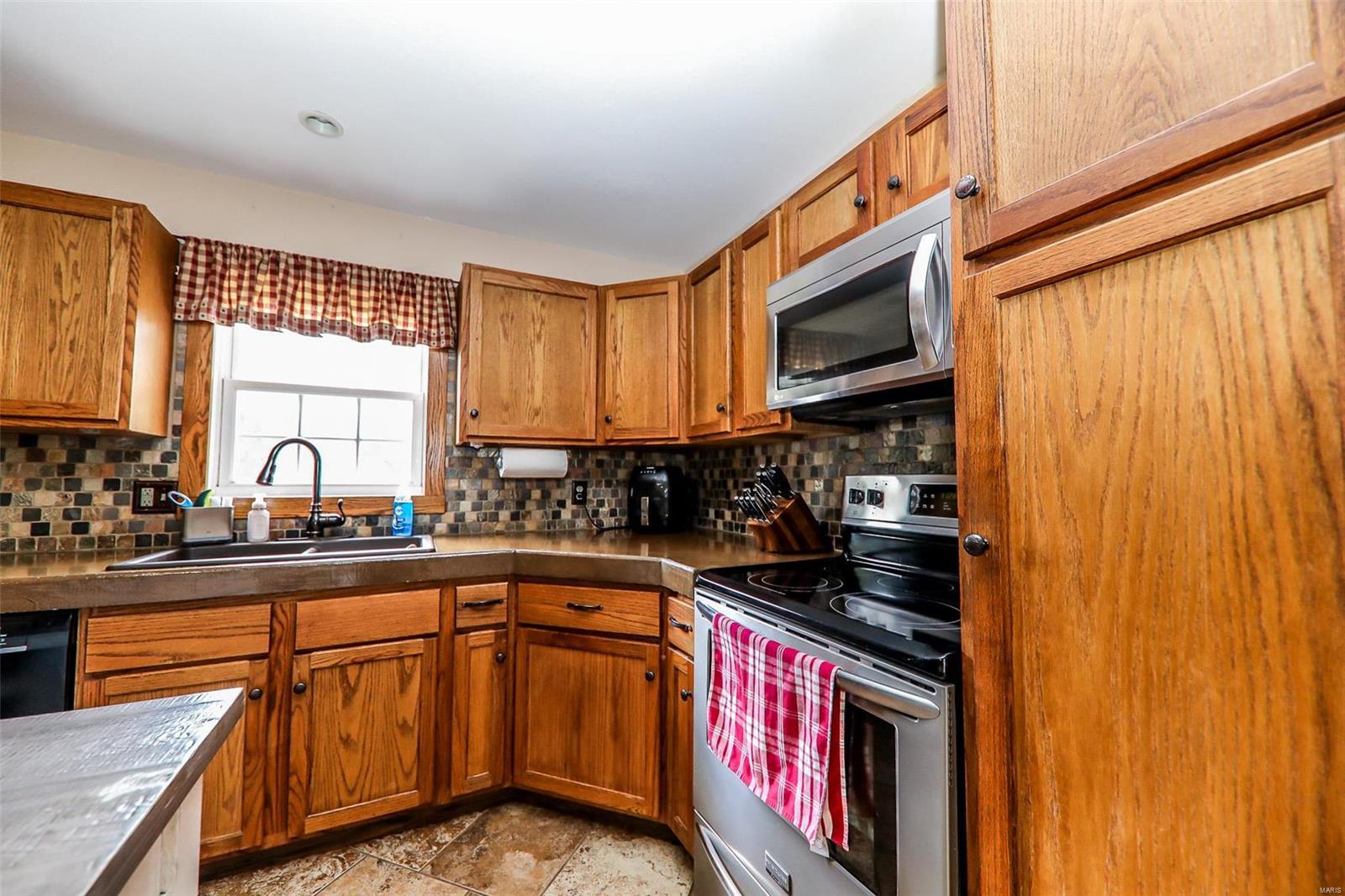 17396 Indian Lake Road Jerseyville, IL 62052 - Photo 5 of 52
