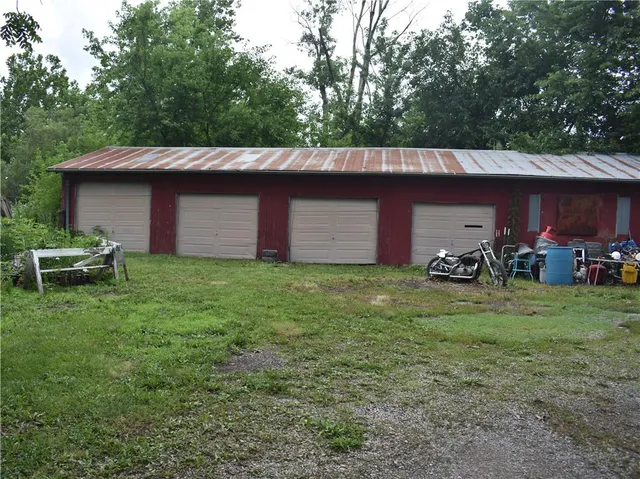 $209,900 | 3501 County Road 400, Amazonia, MO 64421