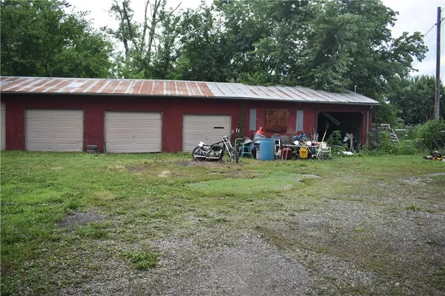 $209,900 | 3501 County Road 400, Amazonia, MO 64421