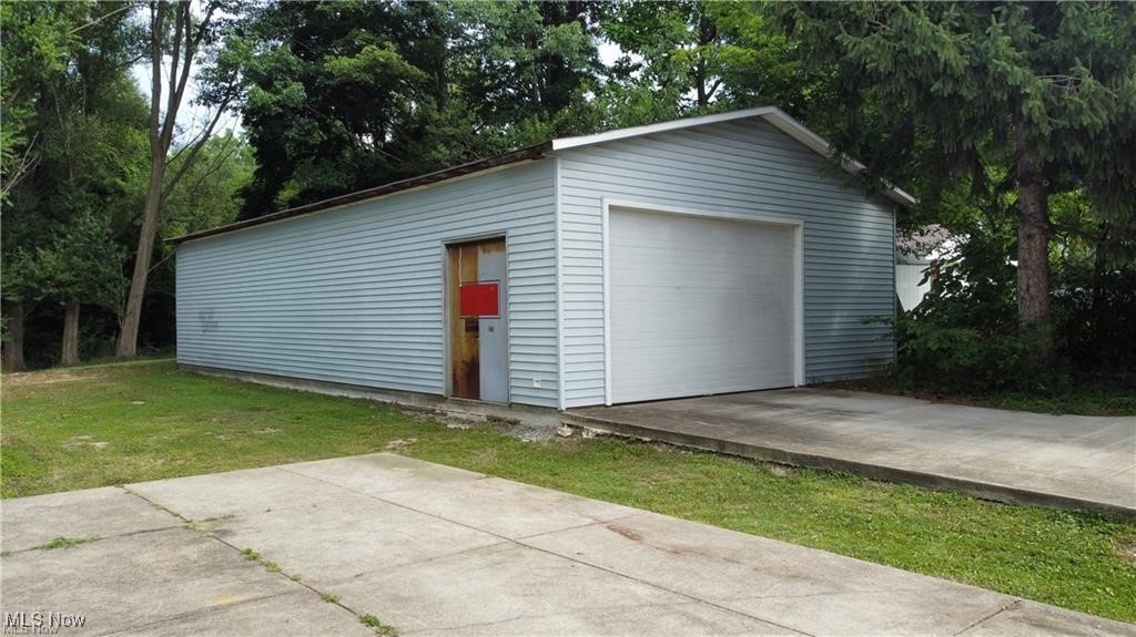 11032 Crescent Road Cleveland, OH 44111 - Photo 6 of 40 Gallery Image 6