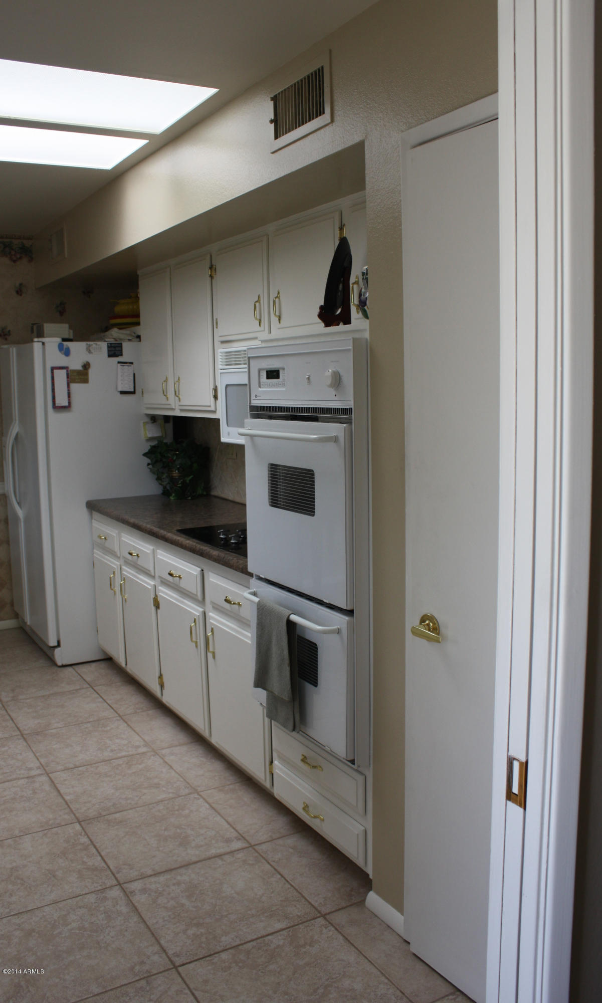 10726 West Hatcher Road Sun City, AZ 85351 - Photo 12 of 32 Kitchen