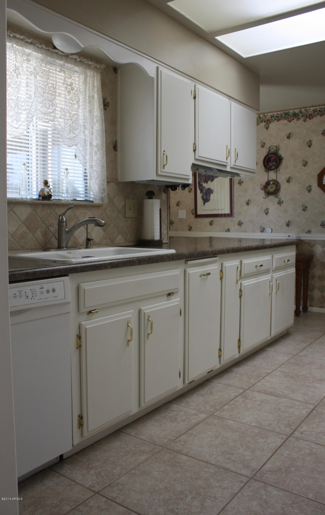 10726 West Hatcher Road Sun City, AZ 85351 - Photo 13 of 32 Kitchen