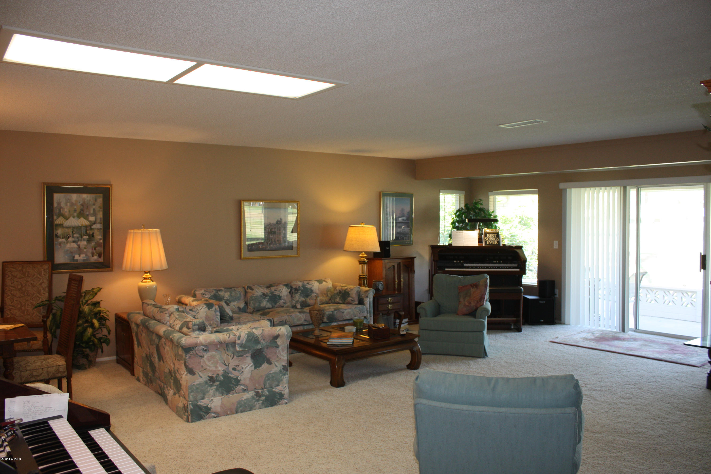 10726 West Hatcher Road Sun City, AZ 85351 - Photo 8 of 32 Great Room