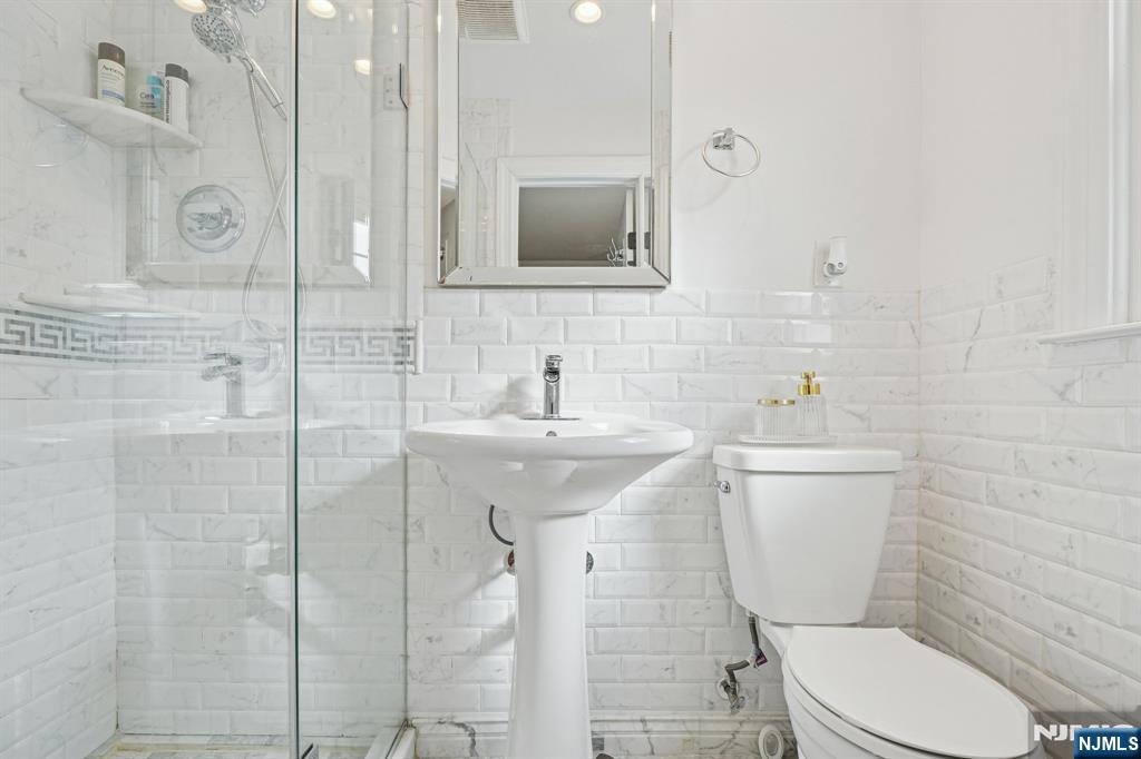 25 Nathan Way Wayne, NJ 07470 - Photo 29 of 36