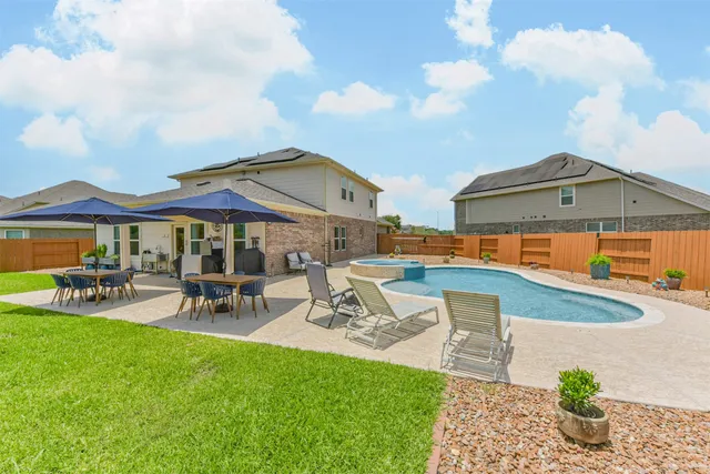 $545,000 | 2501 Staplewood Springs Drive, Pearland, TX 77089