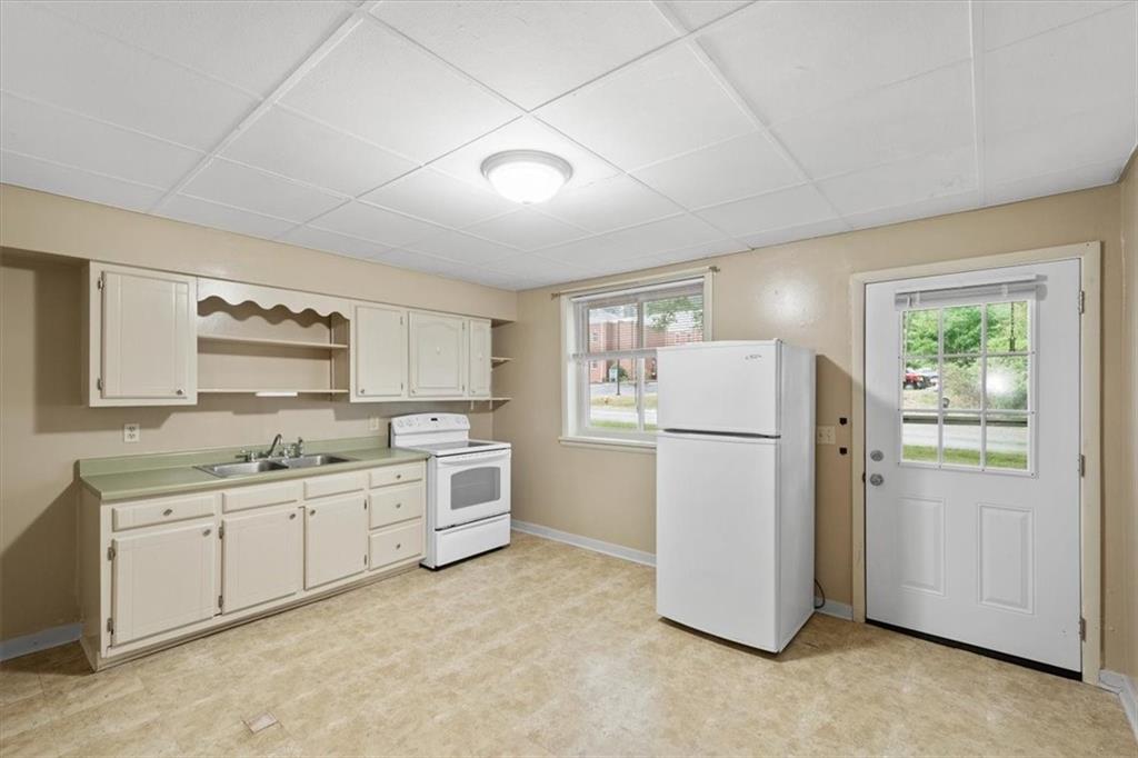2289 West Hardies Road Gibsonia, PA 15044 - Photo 6 of 27 Enter into Eat in Kitchen in Unit 1