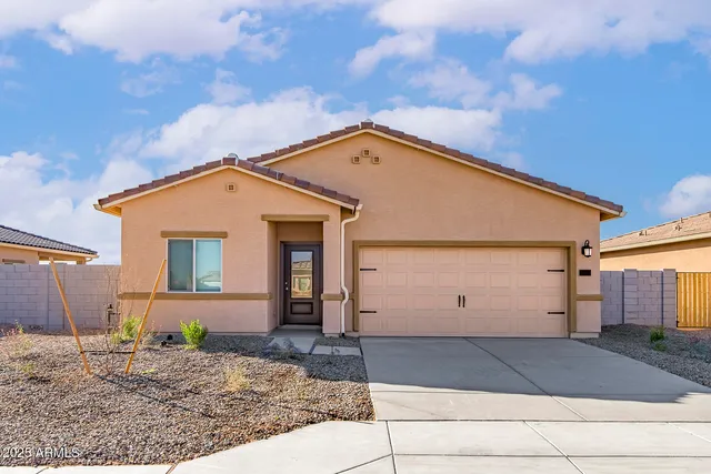 $299,900 | 643 West Pintail Drive, Casa Grande, AZ 85122