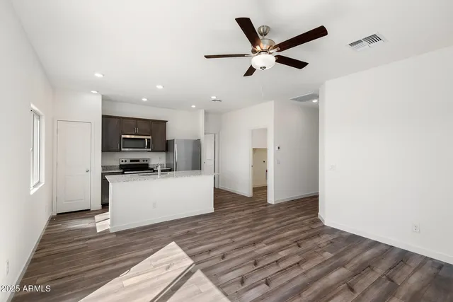 $299,900 | 643 West Pintail Drive, Casa Grande, AZ 85122