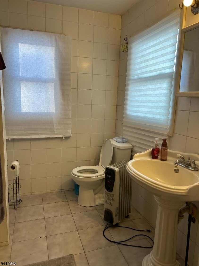 73 Featherbed Lane Flemington, NJ 08822 - Photo 12 of 22 a bathroom with a sink and a toilet