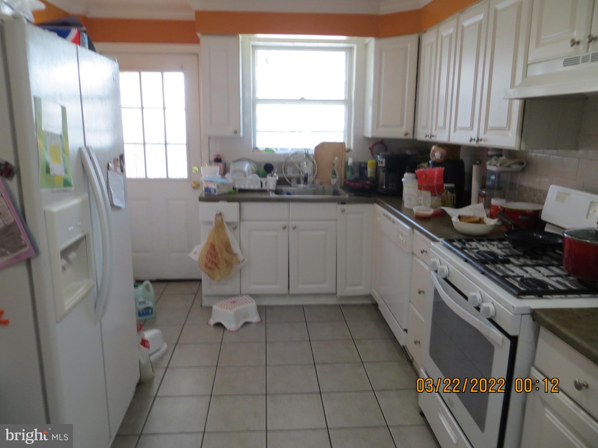 23 Lily Street Trenton, NJ 08610 - Photo 5 of 17